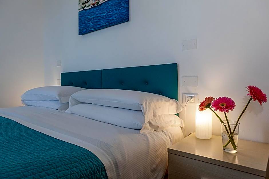 MoMo Seaview Hotel