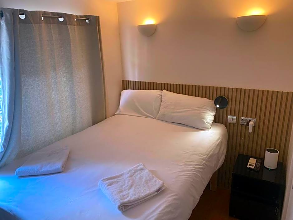 Exhibition Court Hotel 4