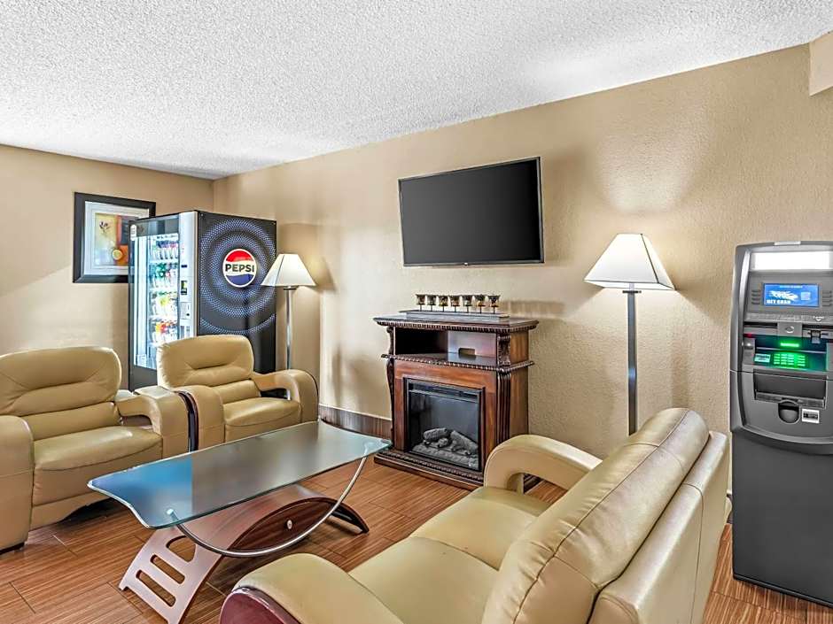 Super 8 by Wyndham Sturtevant Racine