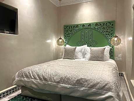 Privatized Green House (Four bedrooms & Spa)