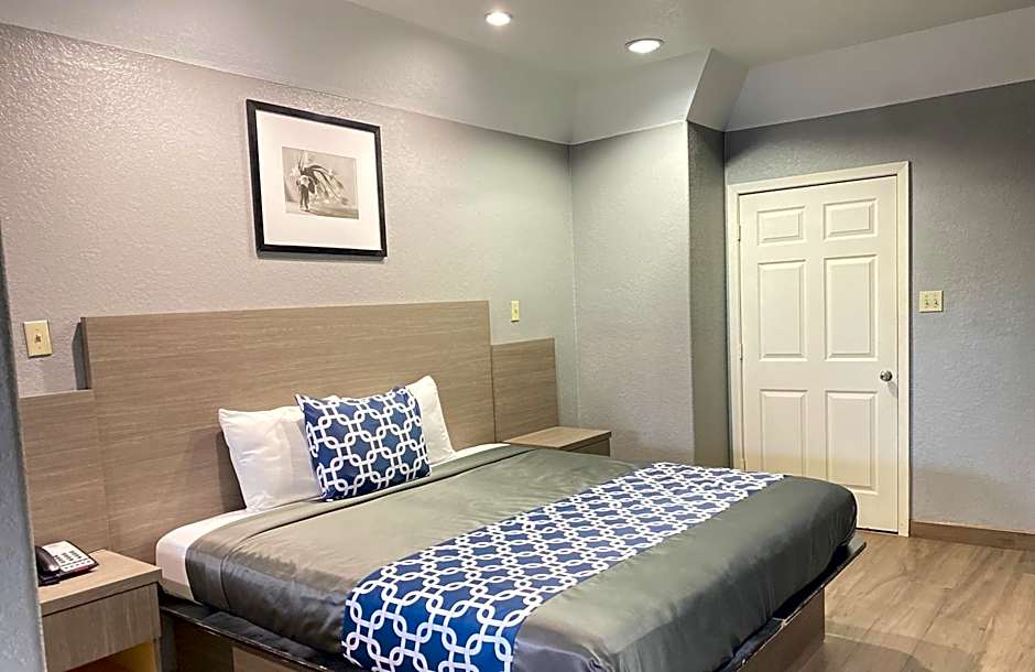 Island Suites Hobby Airport