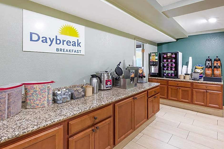 Days Inn by Wyndham Clive - West Des Moines
