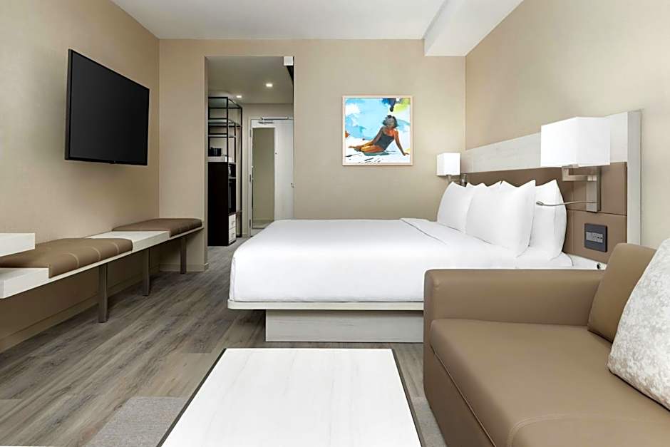 AC Hotel by Marriott St. Petersburg Downtown