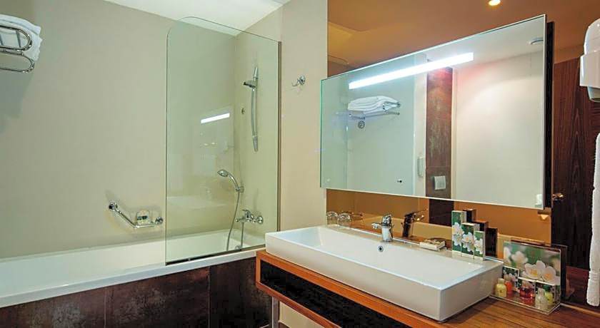 Noahs Ark Deluxe Hotel Spa
