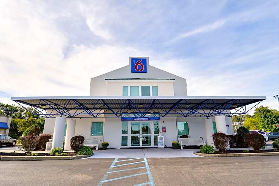 Motel 6-Tewksbury, MA - Boston