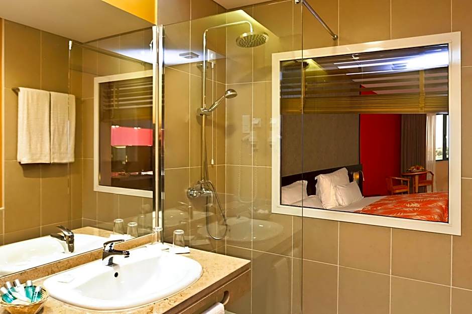 Pestana Tropico Ocean & City Hotel