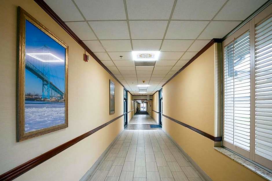 Clarion Hotel Detroit Metro Airport