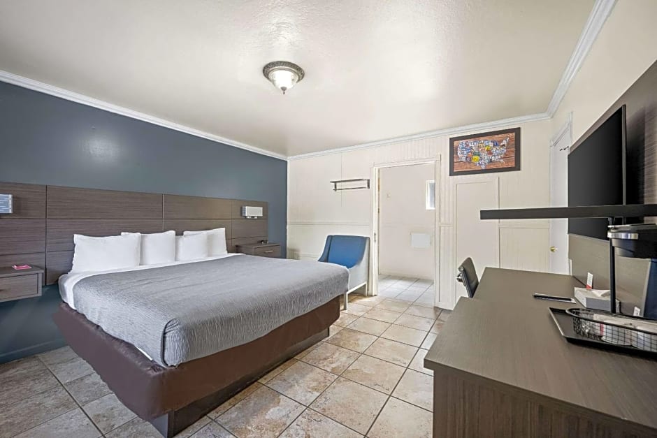 Econo Lodge Inn & Suites Heavenly Village Area