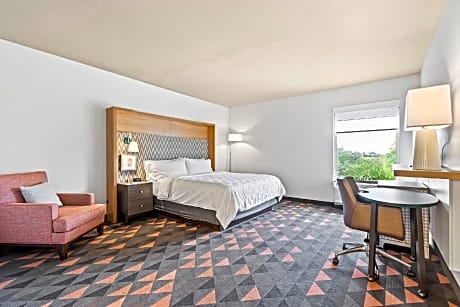 1 King Standard Communication Accessible Roll Shower