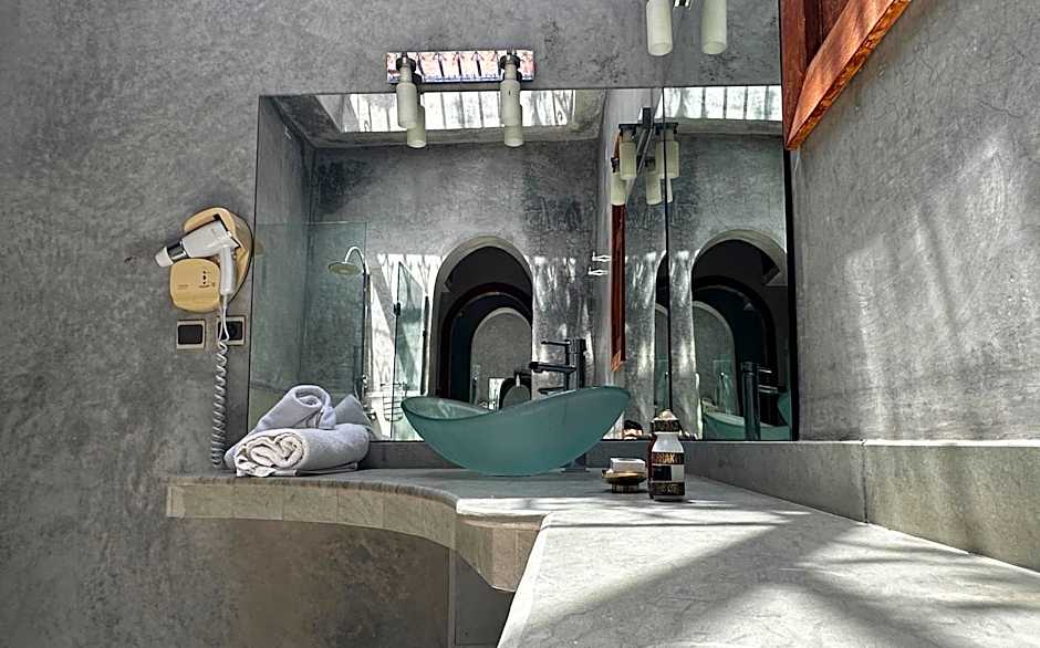 Nomadz Palace