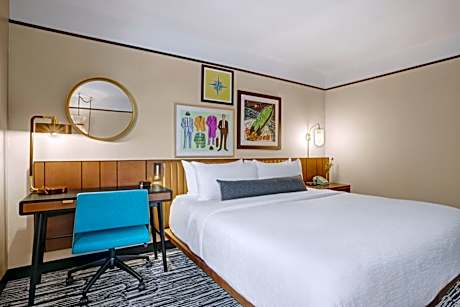 King Room - Mobility Access/Roll in Shower - Non-Smoking