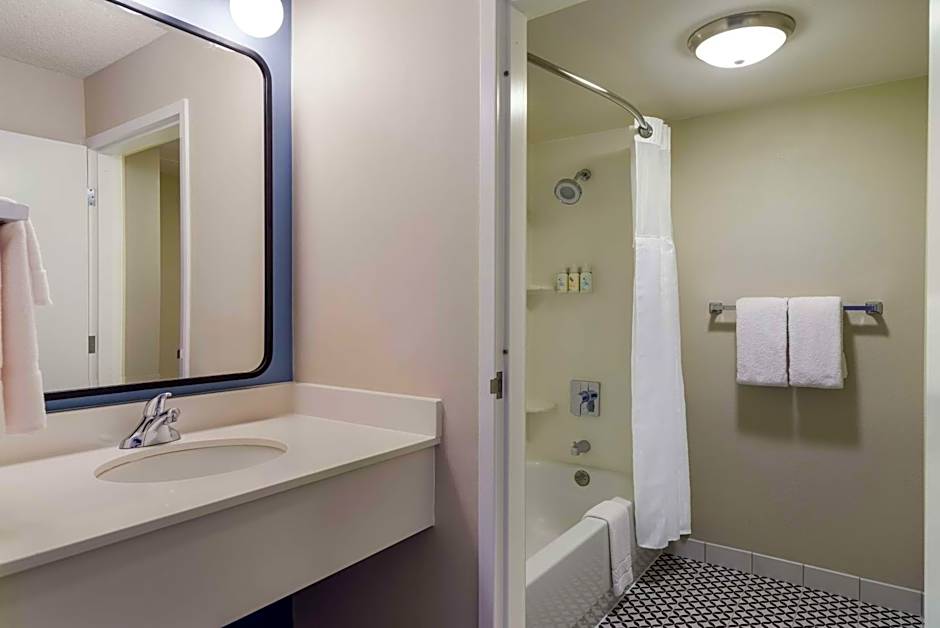 Sonesta Select San Francisco Airport Oyster Point Waterfront