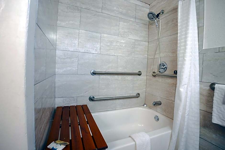 Sunrise Inn by OYO Titusville FL