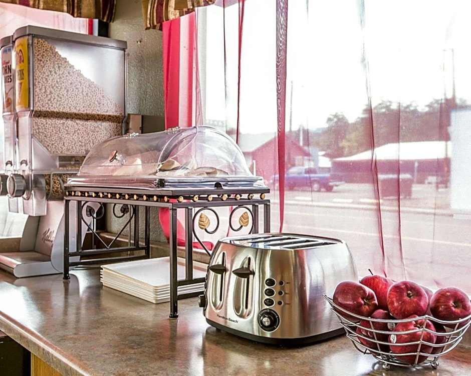 Econo Lodge Inn & Suites Yreka