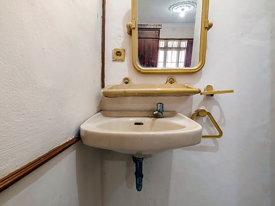 SPOT ON 2341 Hotel Padjajaran 2