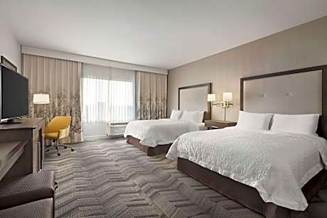 2 QUEENS MOBILITY/HEARING ACCESS TUB NOSMOK