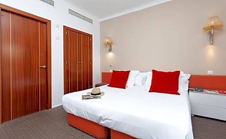 DOUBLE WITH BALCONY SINGLE USE