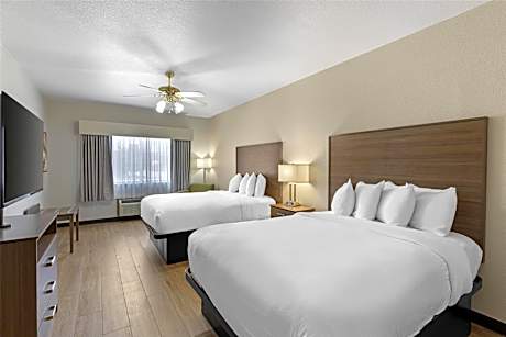 One-Bedroom Queen Suite with Two Queen Beds, Living Area and Walk-In Shower - Non-Smoking