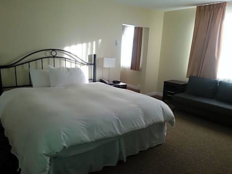 One-Bedroom Suite with Sofa Bed