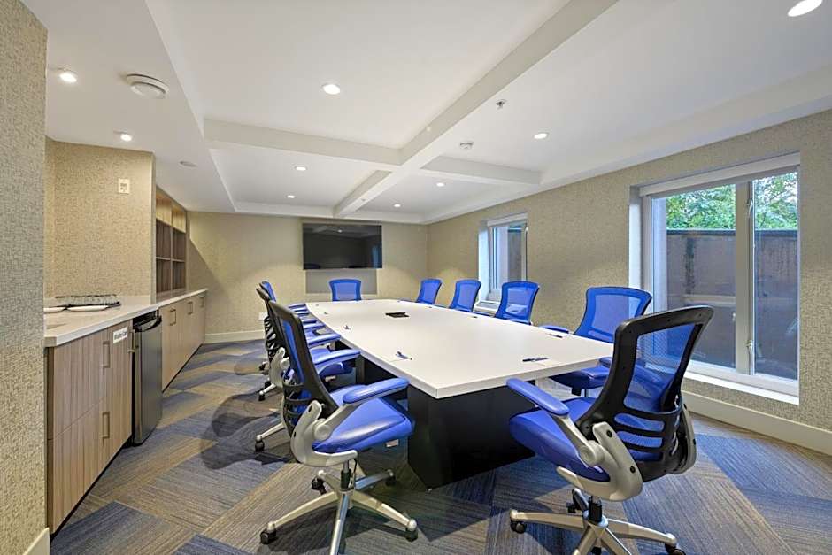 Holiday Inn Express and Suites Surrey By IHG