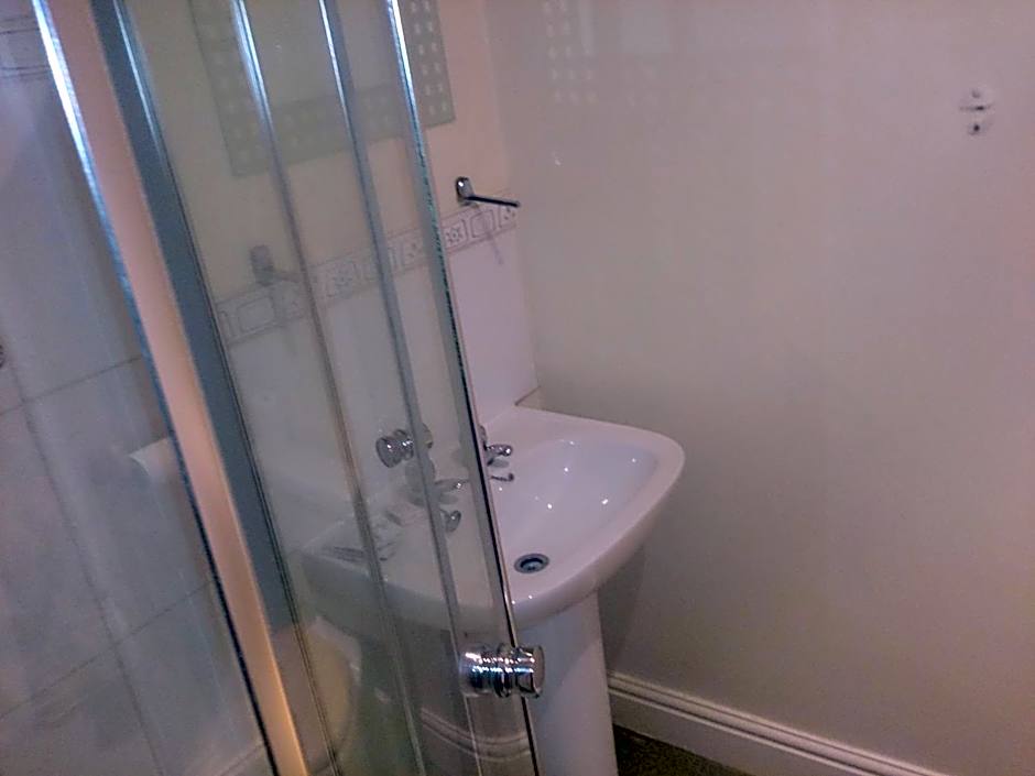 OYO Rose & Crown Hotel