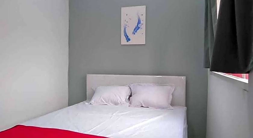 RedDoorz near Alun - Alun Magetan