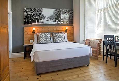 Classic Queen Room