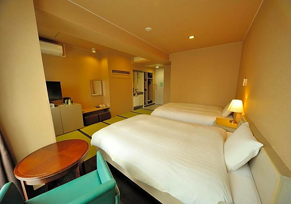 Foto 1 dari 5 — Room with Tatami Area- Non-Smoking