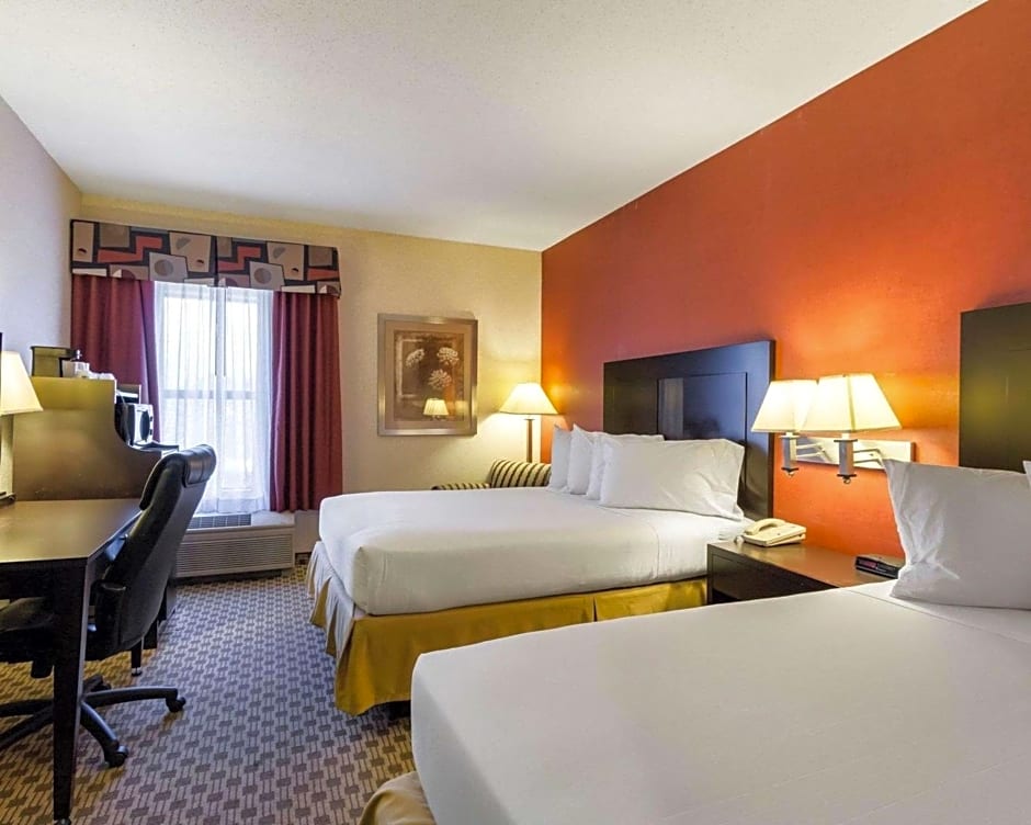 Quality Inn & Suites Oakwood Village - Cleveland South