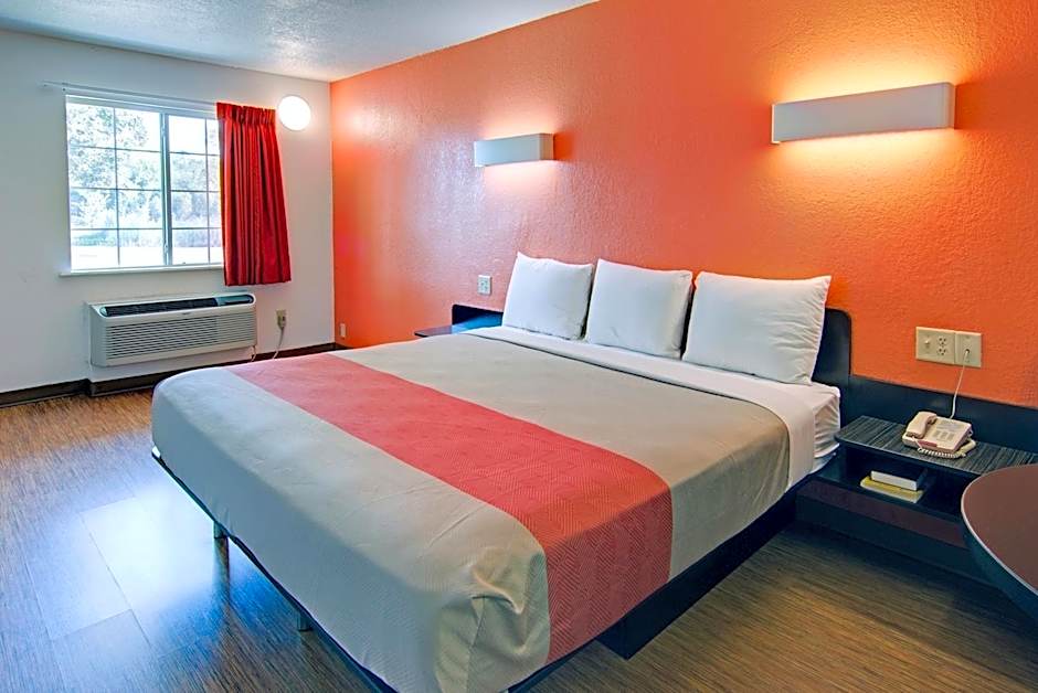 Motel 6-Mount Pleasant, TX