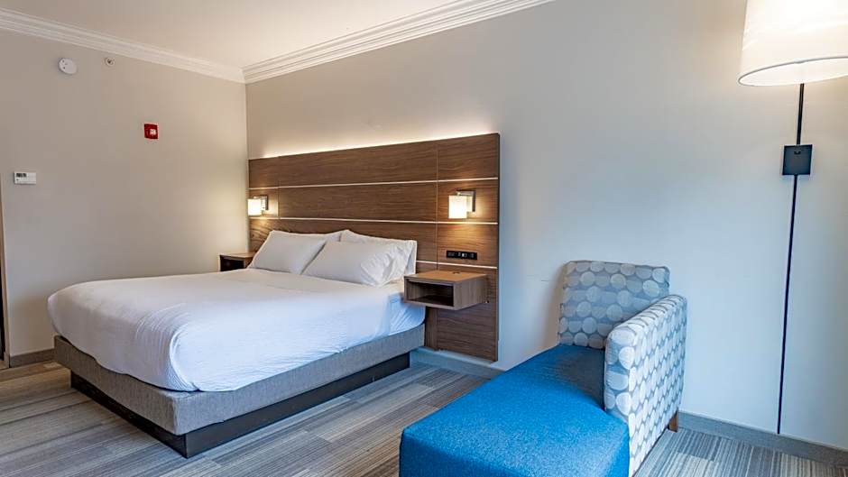 Holiday Inn Express & Suites Macon - I-475 by IHG