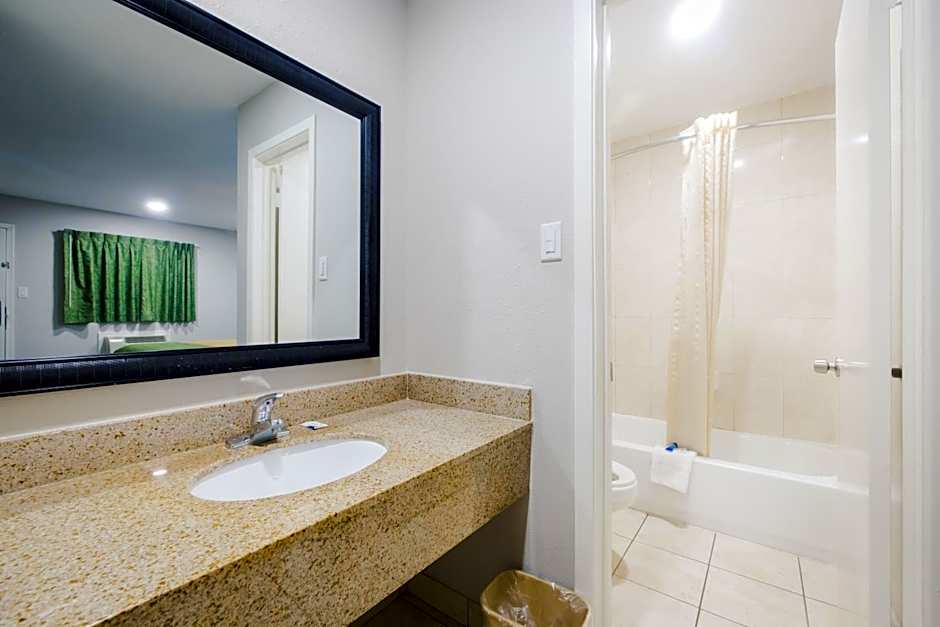Scottish Inn & Suites