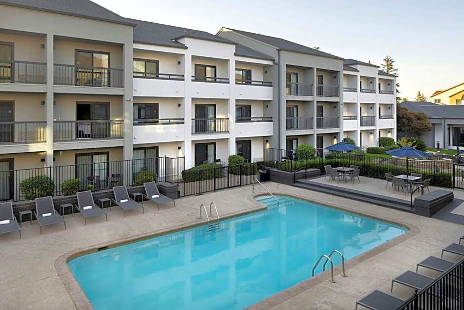 Courtyard by Marriott Bakersfield