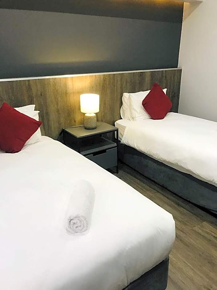 La Orchard Hotel