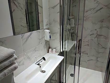 Double Room (1 Adult)