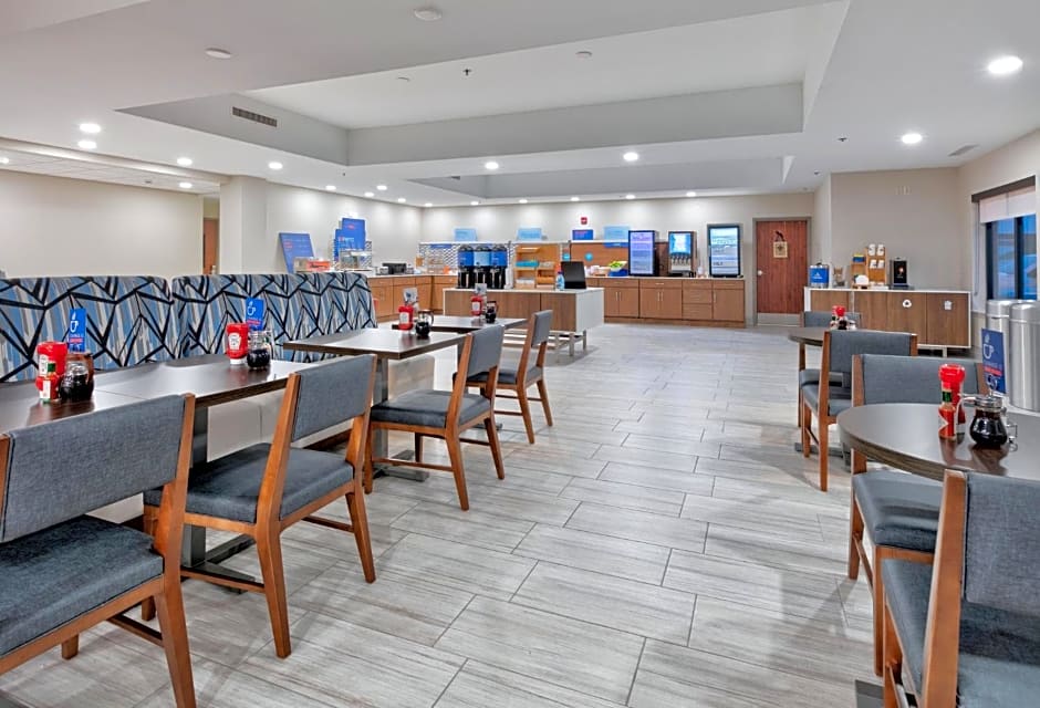 Holiday Inn Express Hotel & Suites Shakopee By IHG
