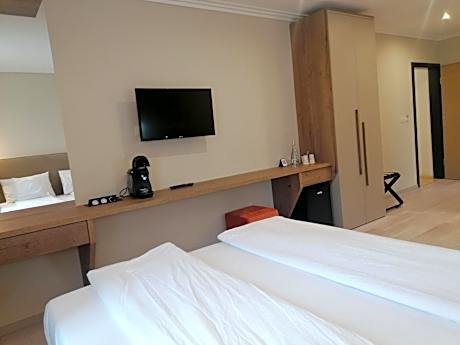 Deluxe Room (2 Adults + 1 Child)