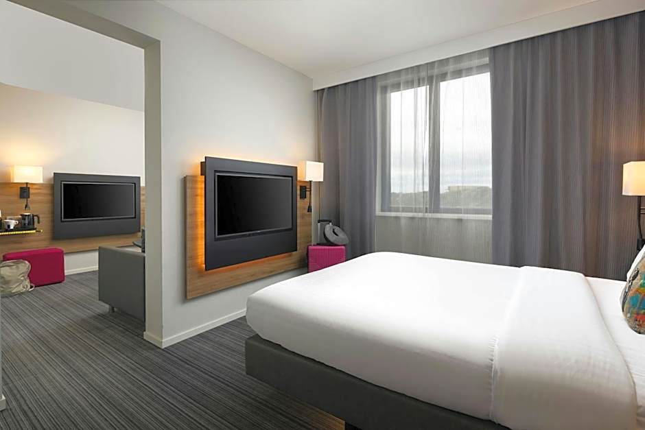 Moxy by Marriott London Heathrow Airport