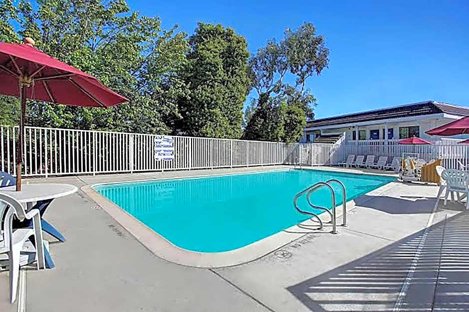 Super 8 by Wyndham Livermore