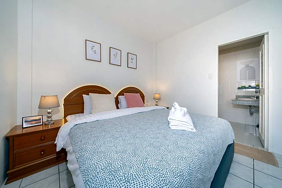 5 mins walk Bangla,beach,3BR