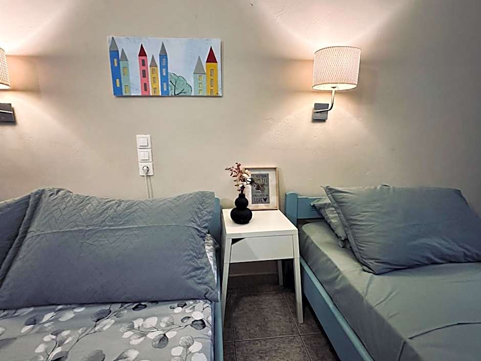 Royal Jelly Suites - Renovated Suites with Pool Just 5 Minutes walk from the Beach By Villa Mana Gers