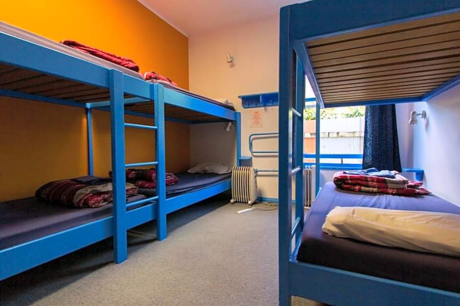 Sequoia Lodge Backpackers