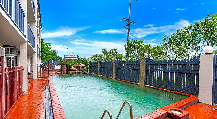 Cairns Holiday Lodge