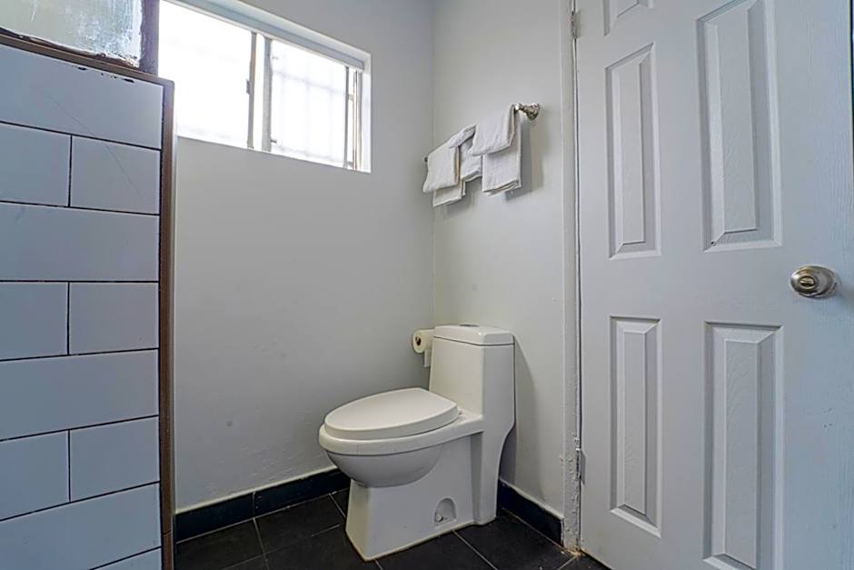 Rodeway Inn & Suites North Hollywood Burbank Airport - Universal Area