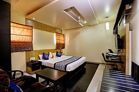 Deluxe AC Room