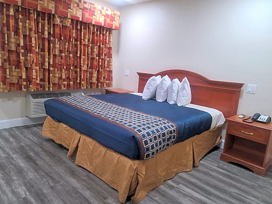 Majestic Inn & Suites
