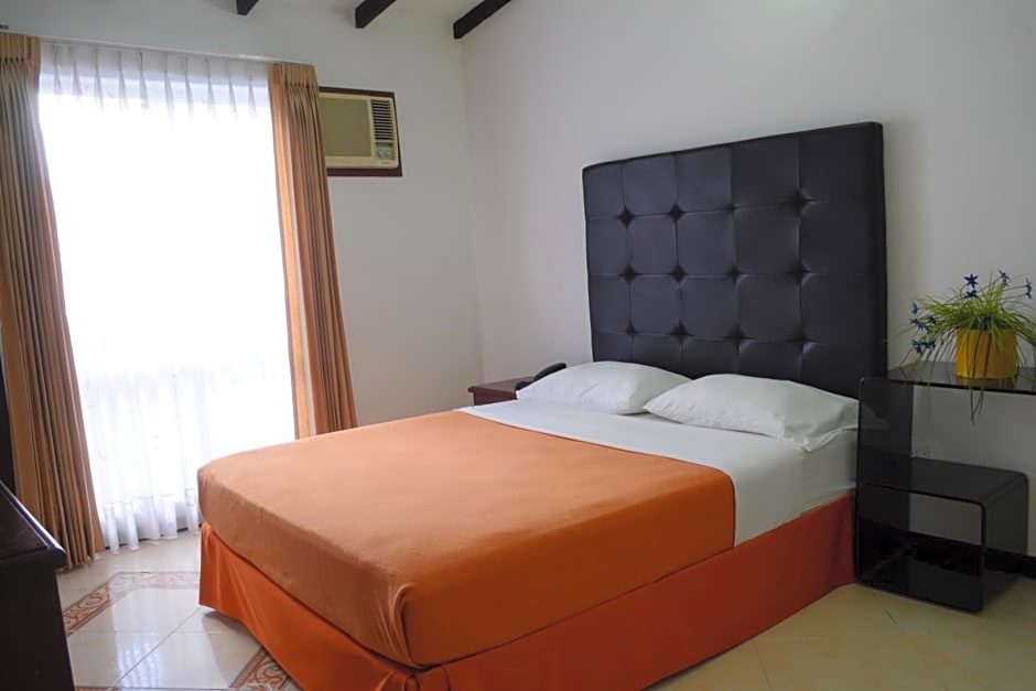 Hotel Calima Real