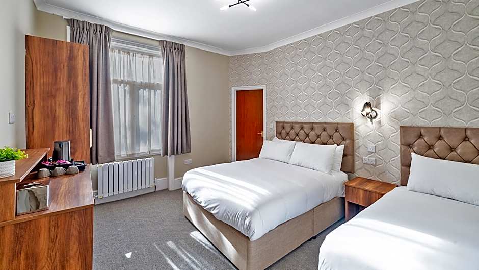 Uno Thames Hotel