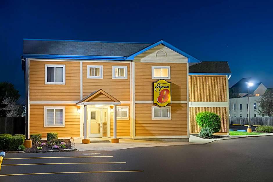 Super 8 by Wyndham Columbus – Columbus, OH