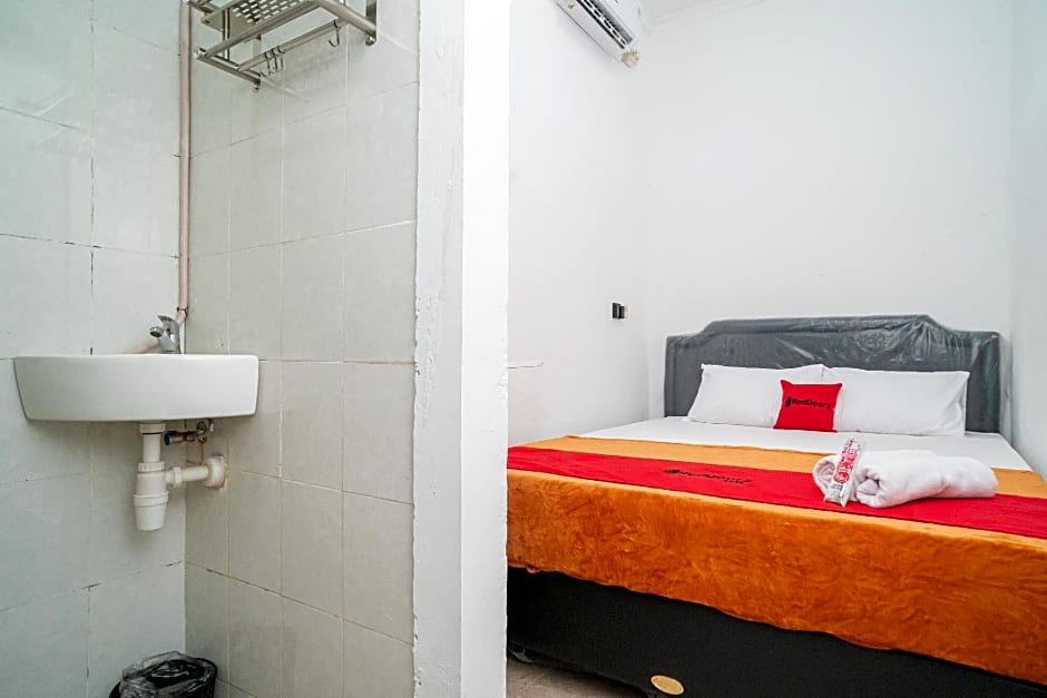 RedDoorz @ Aralia Harapan Indah